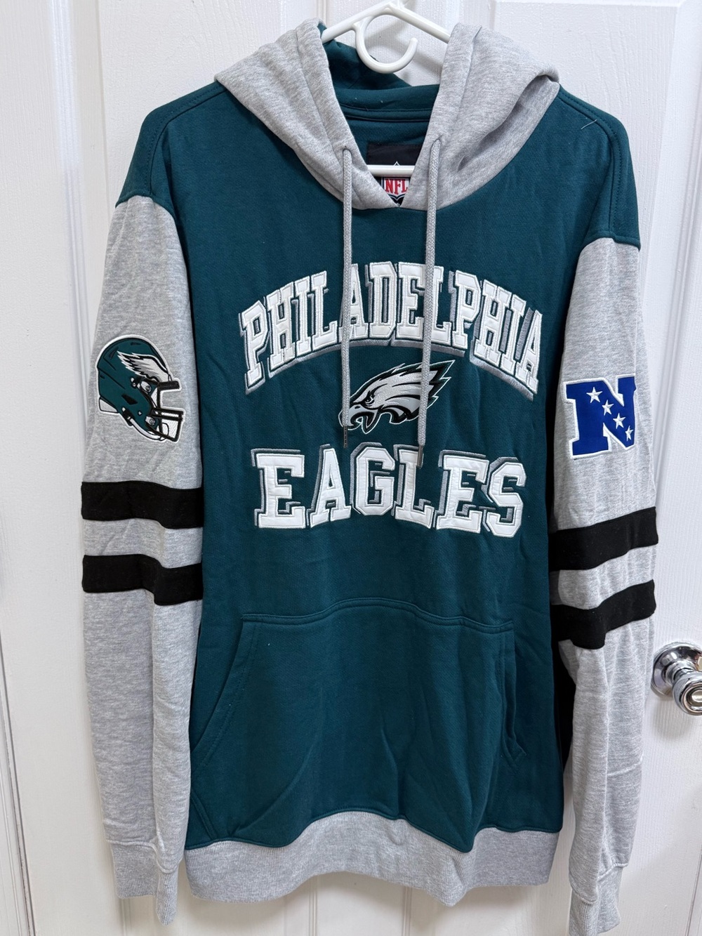 NWT Philadelphia Eagles Teal and Gray Pullover Hoodie, Size XXL